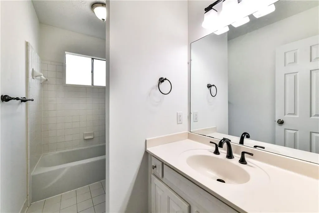 6700 Roswell Road Unit 24g, Atlanta, Georgia 30328, 2 Bedrooms Bedrooms, ,2 BathroomsBathrooms,Residential,Sold,6700 Roswell Road Unit 24g,6501666