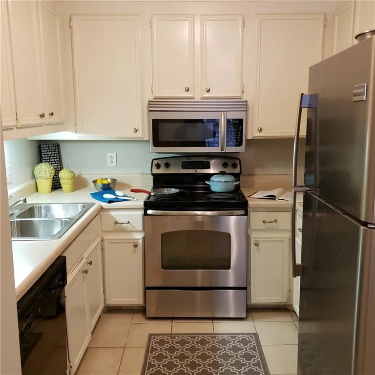 275 Winding River Drive Unit F, Sandy Springs, Georgia 30350, 2 Bedrooms Bedrooms, ,2 BathroomsBathrooms,Residential,Sold,275 Winding River Drive Unit F,6547730