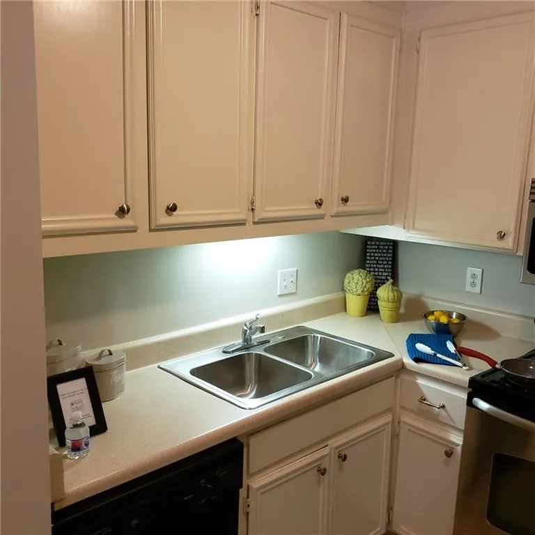275 Winding River Drive Unit F, Sandy Springs, Georgia 30350, 2 Bedrooms Bedrooms, ,2 BathroomsBathrooms,Residential,Sold,275 Winding River Drive Unit F,6547730