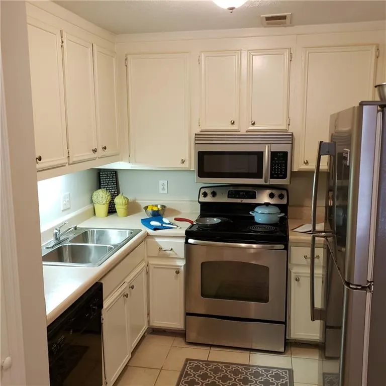 275 Winding River Drive Unit F, Sandy Springs, Georgia 30350, 2 Bedrooms Bedrooms, ,2 BathroomsBathrooms,Residential,Sold,275 Winding River Drive Unit F,6547730