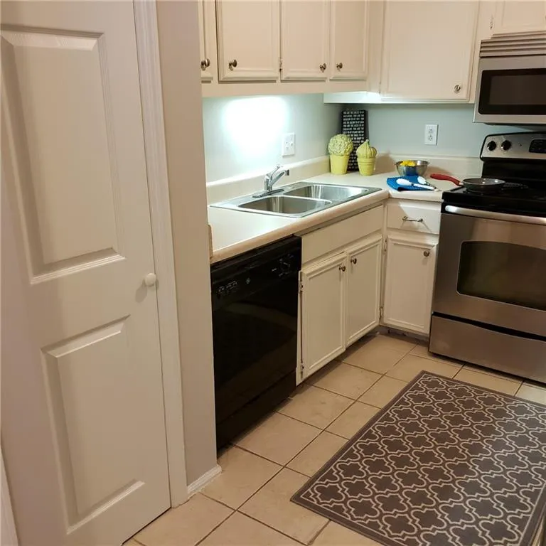 275 Winding River Drive Unit F, Sandy Springs, Georgia 30350, 2 Bedrooms Bedrooms, ,2 BathroomsBathrooms,Residential,Sold,275 Winding River Drive Unit F,6547730