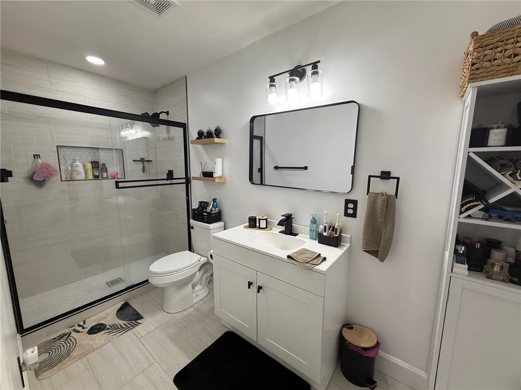 Beautifully updated Bathroom