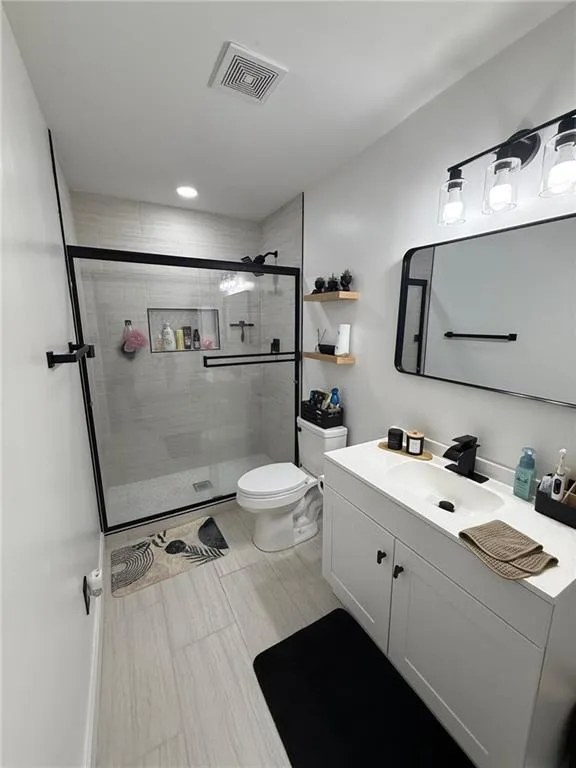 Beautifully updated Bathroom