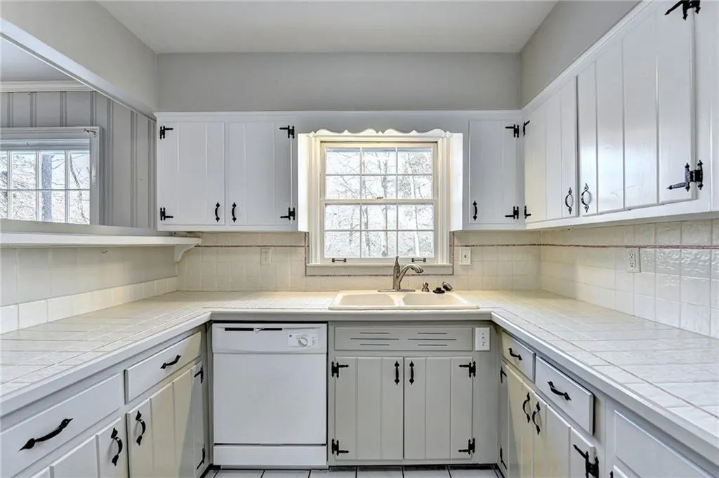 860 Starlight Drive, Sandy Springs, Georgia 30342, 3 Bedrooms Bedrooms, ,2 BathroomsBathrooms,Residential,Sold,860 Starlight Drive,7145901