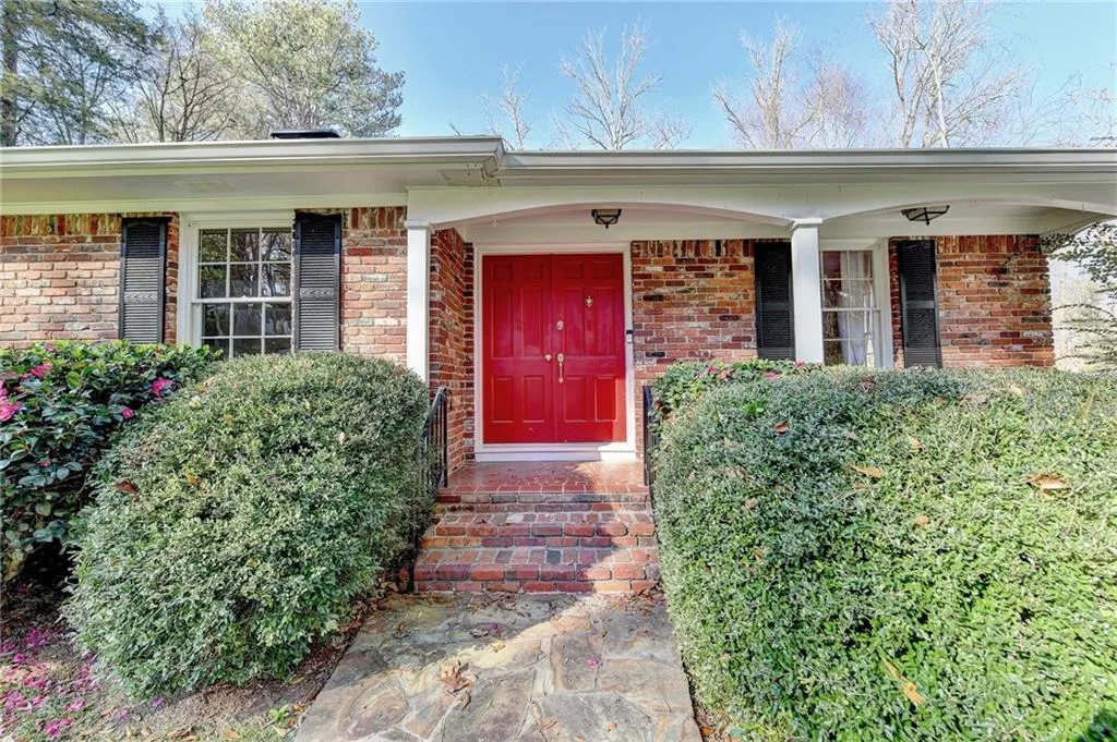 860 Starlight Drive, Sandy Springs, Georgia 30342, 3 Bedrooms Bedrooms, ,2 BathroomsBathrooms,Residential,Sold,860 Starlight Drive,7145901