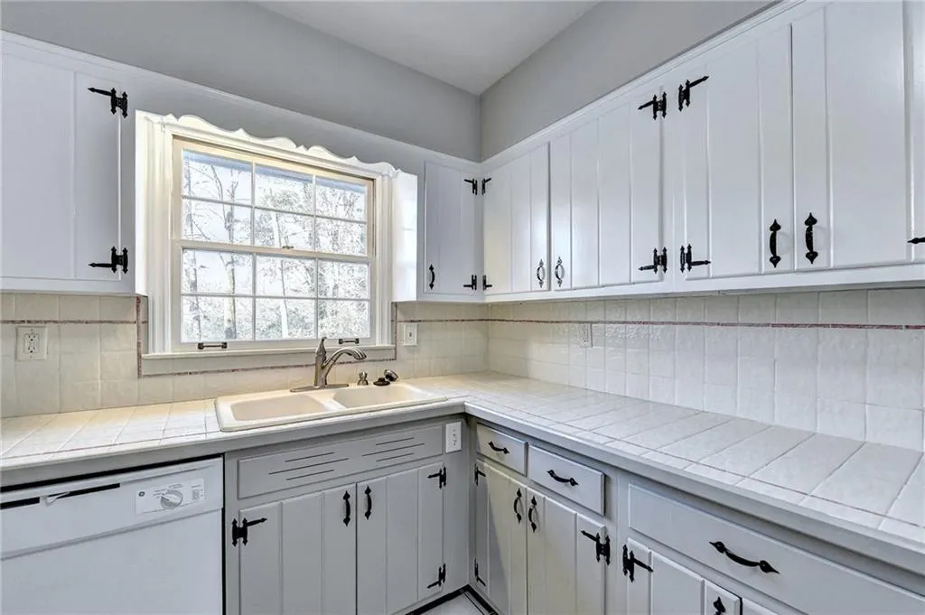 860 Starlight Drive, Sandy Springs, Georgia 30342, 3 Bedrooms Bedrooms, ,2 BathroomsBathrooms,Residential,Sold,860 Starlight Drive,7145901