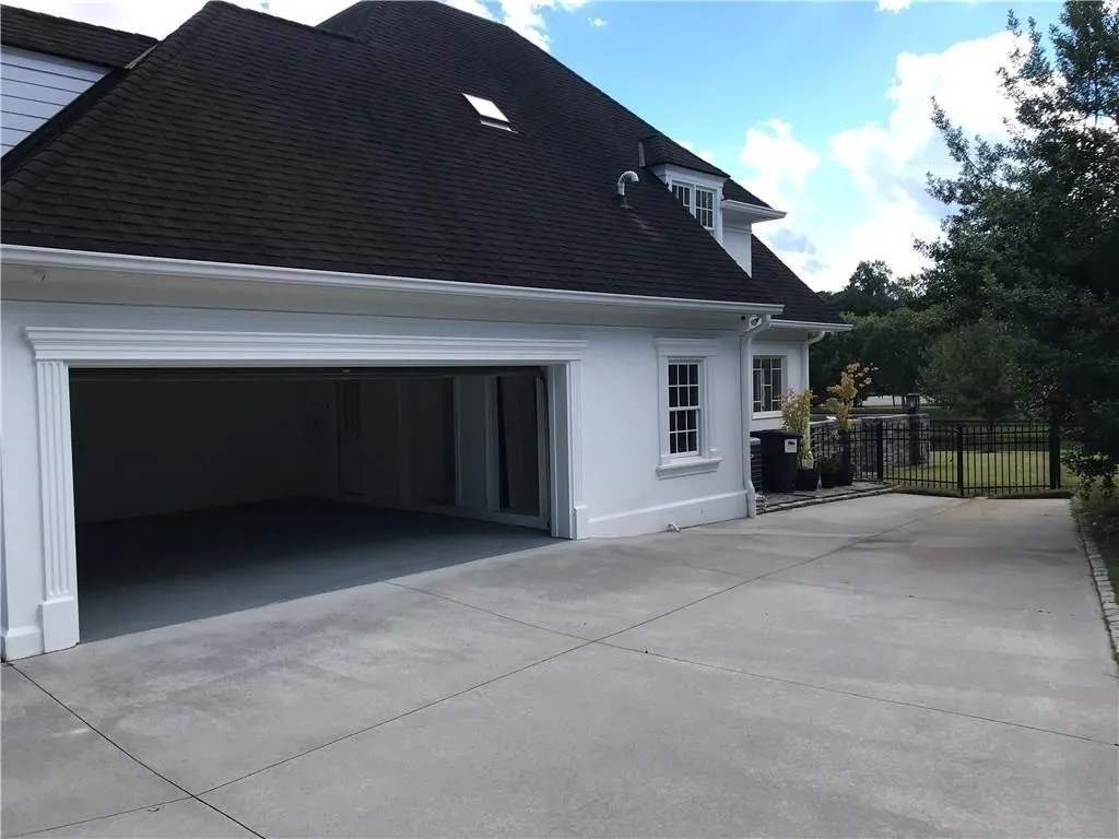 565 Avignon Court, Sandy Springs, Georgia 30350, 5 Bedrooms Bedrooms, ,3 BathroomsBathrooms,Residential,Sold,565 Avignon Court,6074004