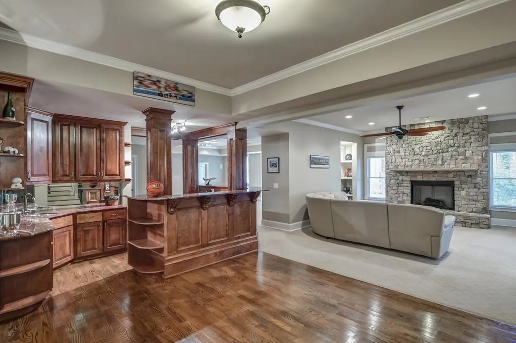 330 Long Glen Drive, Atlanta, Georgia 30327, 6 Bedrooms Bedrooms, ,6 BathroomsBathrooms,Residential,Sold,330 Long Glen Drive,6127231