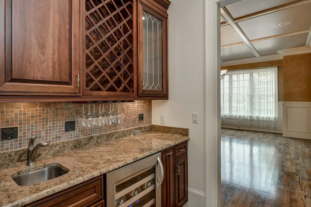 330 Long Glen Drive, Atlanta, Georgia 30327, 6 Bedrooms Bedrooms, ,6 BathroomsBathrooms,Residential,Sold,330 Long Glen Drive,6127231