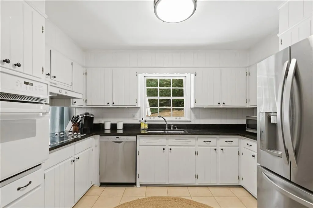 6785 Brandon Mill Road, Sandy Springs, Georgia 30328, 4 Bedrooms Bedrooms, ,2 BathroomsBathrooms,Residential,Sold,6785 Brandon Mill Road,6903130