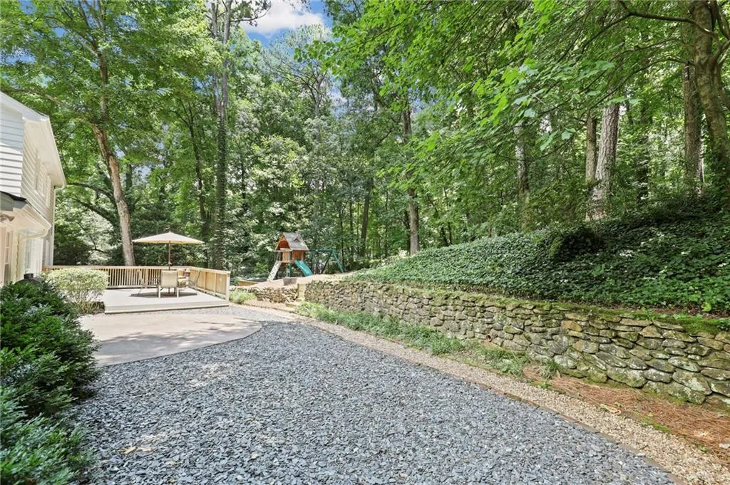 6785 Brandon Mill Road, Sandy Springs, Georgia 30328, 4 Bedrooms Bedrooms, ,2 BathroomsBathrooms,Residential,Sold,6785 Brandon Mill Road,6903130