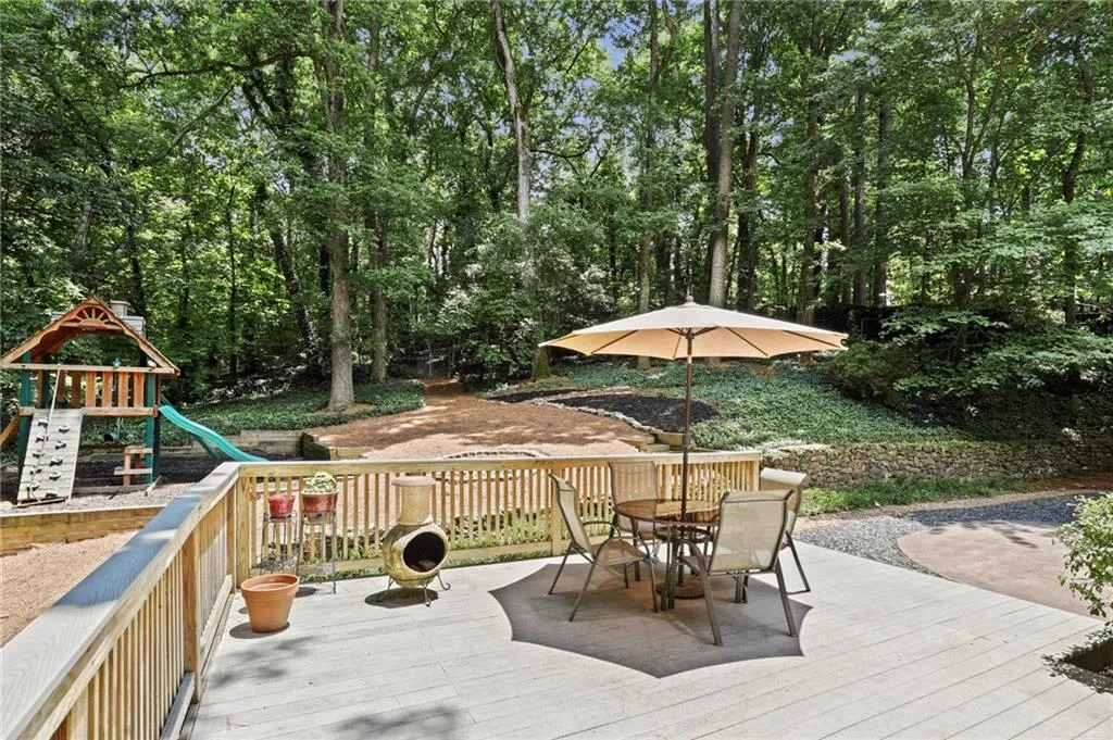 6785 Brandon Mill Road, Sandy Springs, Georgia 30328, 4 Bedrooms Bedrooms, ,2 BathroomsBathrooms,Residential,Sold,6785 Brandon Mill Road,6903130