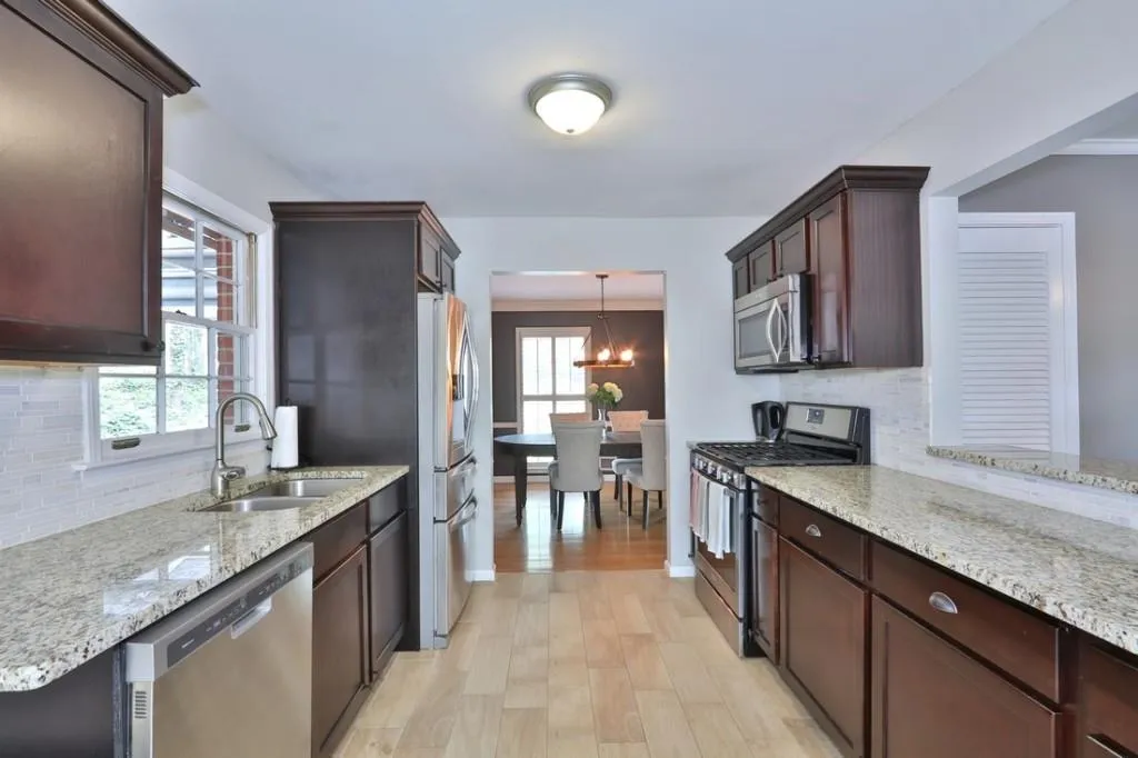 25 Brandon Ridge Drive, Sandy Springs, Georgia 30328, 4 Bedrooms Bedrooms, ,3 BathroomsBathrooms,Residential,Sold,25 Brandon Ridge Drive,6506187