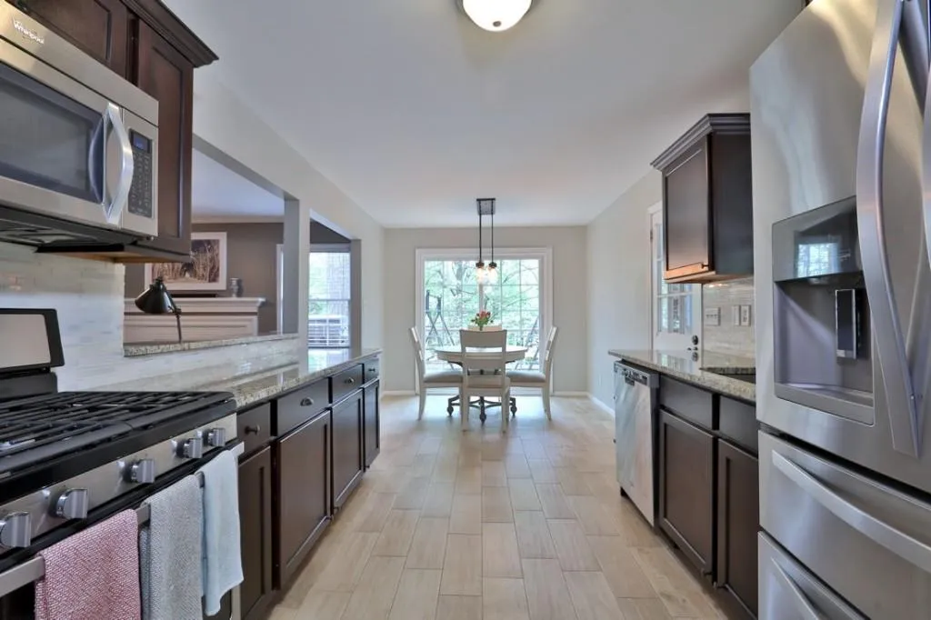 25 Brandon Ridge Drive, Sandy Springs, Georgia 30328, 4 Bedrooms Bedrooms, ,3 BathroomsBathrooms,Residential,Sold,25 Brandon Ridge Drive,6506187