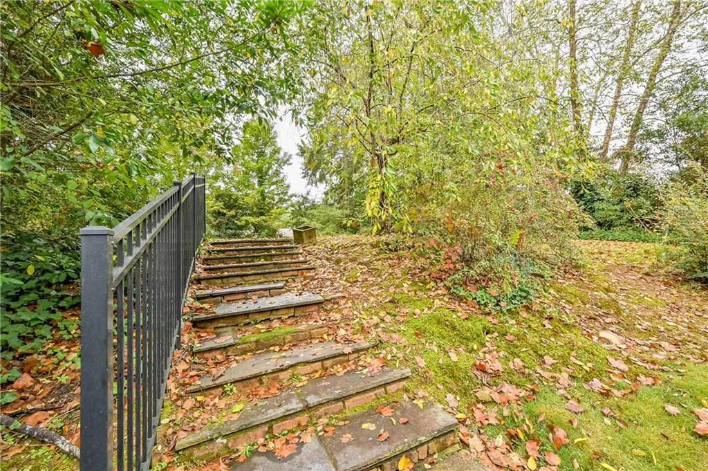 6430 Vernon Woods Drive, Sandy Springs, Georgia 30328, 3 Bedrooms Bedrooms, ,2 BathroomsBathrooms,Residential,Sold,6430 Vernon Woods Drive,7131497