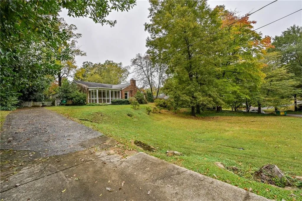 6430 Vernon Woods Drive, Sandy Springs, Georgia 30328, 3 Bedrooms Bedrooms, ,2 BathroomsBathrooms,Residential,Sold,6430 Vernon Woods Drive,7131497