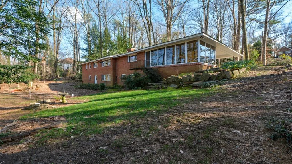 840 Starlight Circle, Sandy Springs, Georgia 30342, 4 Bedrooms Bedrooms, ,3 BathroomsBathrooms,Residential,Sold,840 Starlight Circle,6882997