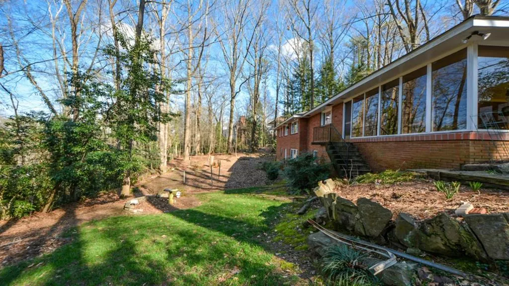 840 Starlight Circle, Sandy Springs, Georgia 30342, 4 Bedrooms Bedrooms, ,3 BathroomsBathrooms,Residential,Sold,840 Starlight Circle,6882997