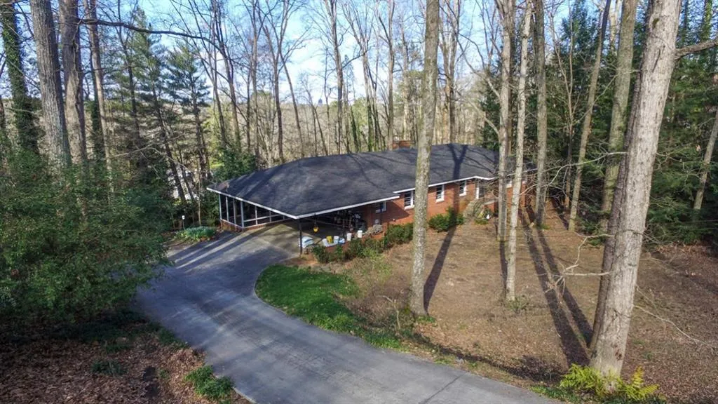 840 Starlight Circle, Sandy Springs, Georgia 30342, 4 Bedrooms Bedrooms, ,3 BathroomsBathrooms,Residential,Sold,840 Starlight Circle,6882997