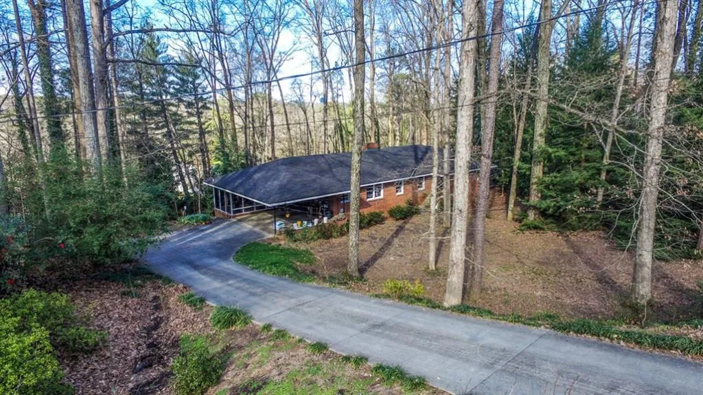 840 Starlight Circle, Sandy Springs, Georgia 30342, 4 Bedrooms Bedrooms, ,3 BathroomsBathrooms,Residential,Sold,840 Starlight Circle,6882997