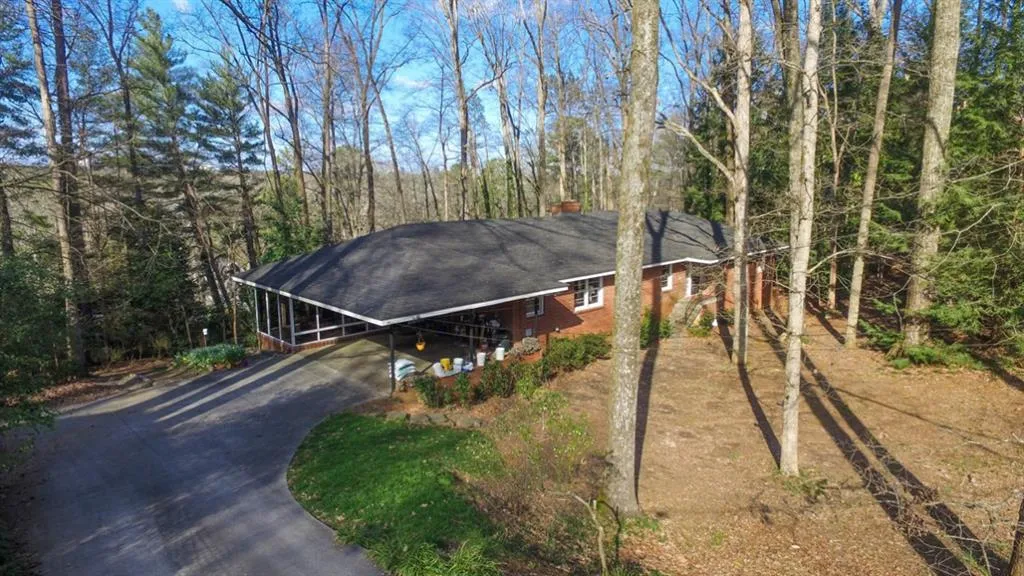 840 Starlight Circle, Sandy Springs, Georgia 30342, 4 Bedrooms Bedrooms, ,3 BathroomsBathrooms,Residential,Sold,840 Starlight Circle,6882997