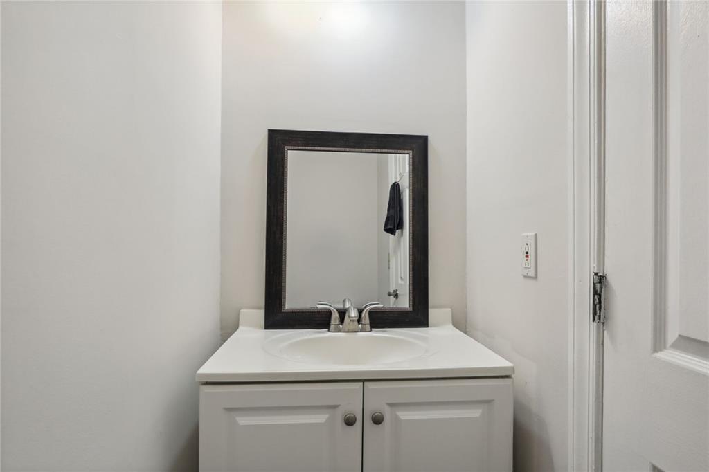 7500 Roswell Road Unit 106, Sandy Springs, Georgia 30350, 2 Bedrooms Bedrooms, ,2 BathroomsBathrooms,Residential,Sold,7500 Roswell Road Unit 106,7253707