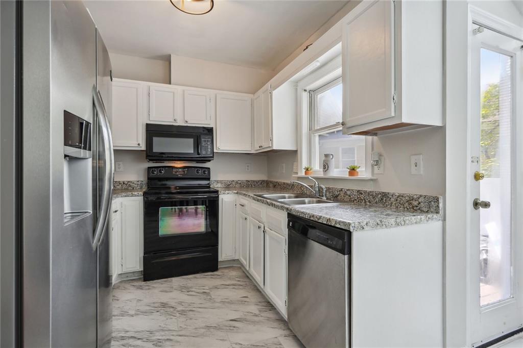 7500 Roswell Road Unit 106, Sandy Springs, Georgia 30350, 2 Bedrooms Bedrooms, ,2 BathroomsBathrooms,Residential,Sold,7500 Roswell Road Unit 106,7253707