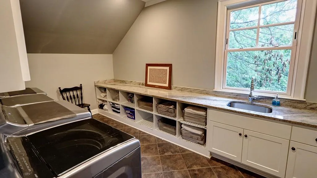 1178 Chambord Way Ne, Brookhaven, Georgia 30319, 7 Bedrooms Bedrooms, ,6 BathroomsBathrooms,Residential,For Sale,1178 Chambord Way Ne,7590974