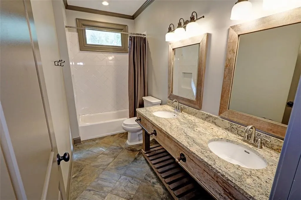 1178 Chambord Way Ne, Brookhaven, Georgia 30319, 7 Bedrooms Bedrooms, ,6 BathroomsBathrooms,Residential,For Sale,1178 Chambord Way Ne,7590974