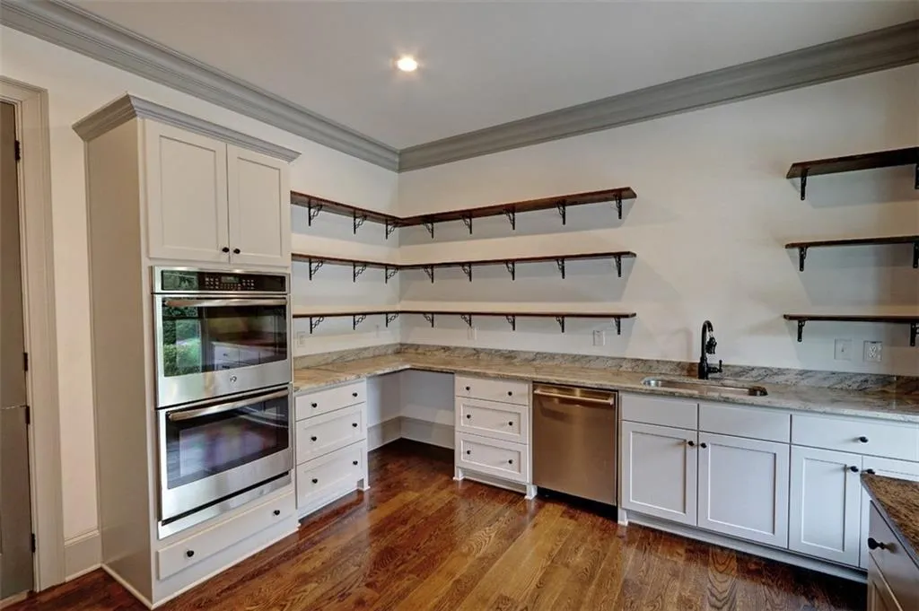 1178 Chambord Way Ne, Brookhaven, Georgia 30319, 7 Bedrooms Bedrooms, ,6 BathroomsBathrooms,Residential,For Sale,1178 Chambord Way Ne,7590974