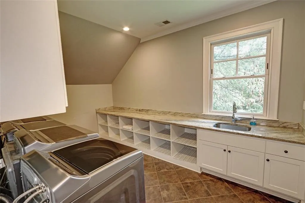 1178 Chambord Way Ne, Brookhaven, Georgia 30319, 7 Bedrooms Bedrooms, ,6 BathroomsBathrooms,Residential,For Sale,1178 Chambord Way Ne,7590974