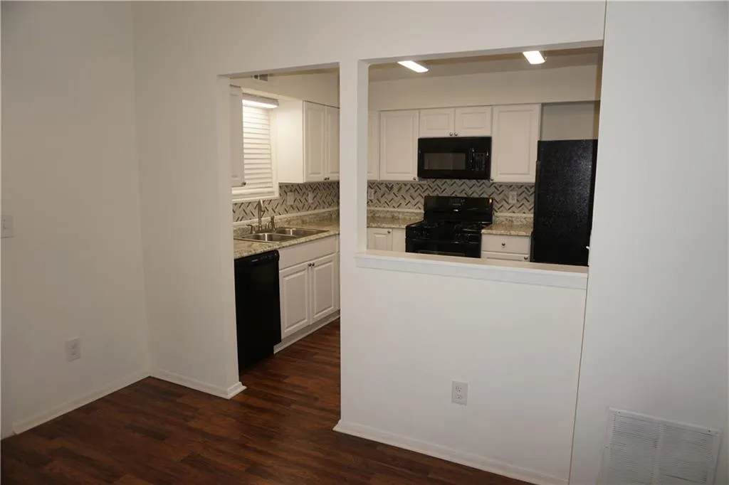 504 Wedgewood Way, Sandy Springs, Georgia 30350, 2 Bedrooms Bedrooms, ,2 BathroomsBathrooms,Residential,Sold,504 Wedgewood Way,6764738