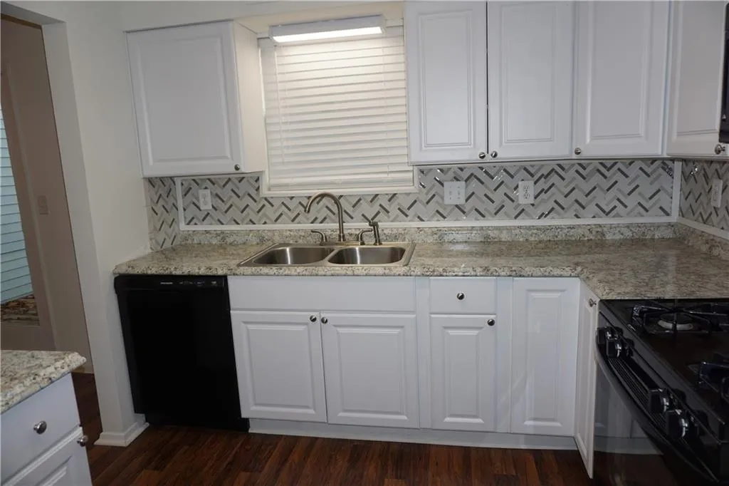 504 Wedgewood Way, Sandy Springs, Georgia 30350, 2 Bedrooms Bedrooms, ,2 BathroomsBathrooms,Residential,Sold,504 Wedgewood Way,6764738