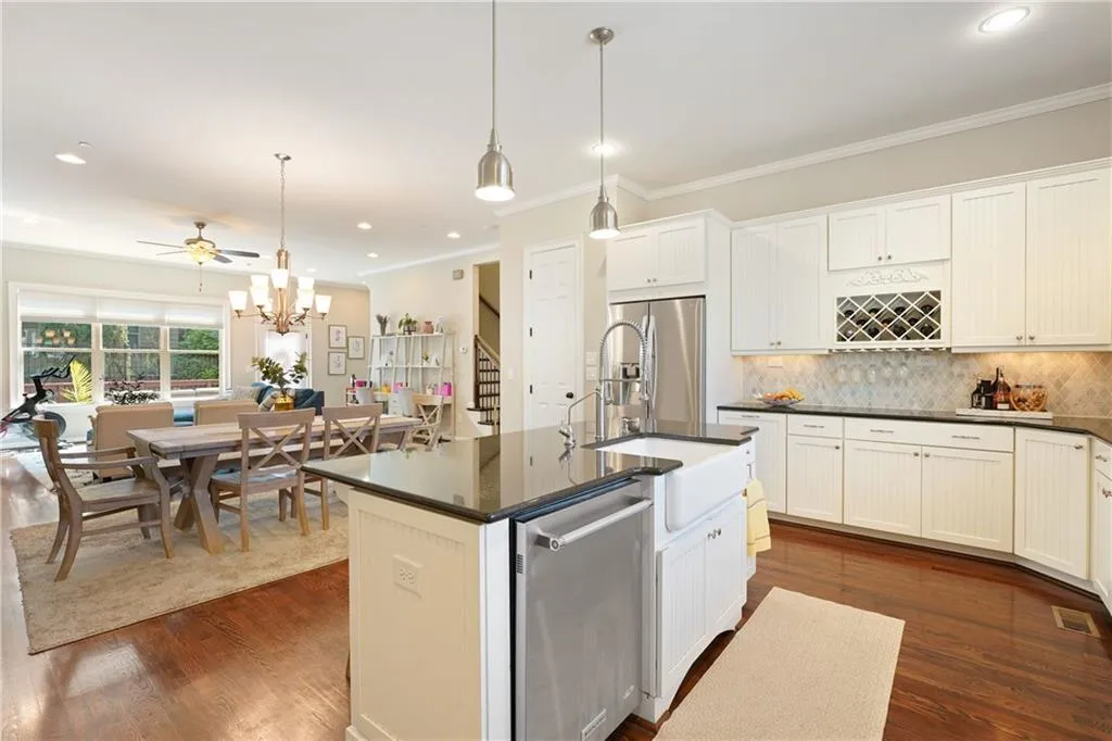 1005 Bergeron Place, Sandy Springs, Georgia 30328, 3 Bedrooms Bedrooms, ,3 BathroomsBathrooms,Residential,Sold,1005 Bergeron Place,7051549