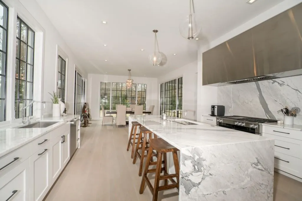 4560 Peachtree Dunwoody Road Ne, Sandy Springs, Georgia 30342, 5 Bedrooms Bedrooms, ,5 BathroomsBathrooms,Residential,Sold,4560 Peachtree Dunwoody Road Ne,6559803