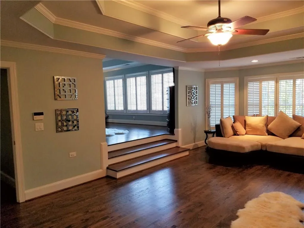 654 Windsor Parkway, Atlanta, Georgia 30342, 6 Bedrooms Bedrooms, ,5 BathroomsBathrooms,Residential,Sold,654 Windsor Parkway,5901360