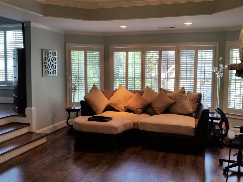 654 Windsor Parkway, Atlanta, Georgia 30342, 6 Bedrooms Bedrooms, ,5 BathroomsBathrooms,Residential,Sold,654 Windsor Parkway,5901360