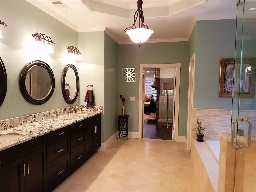 654 Windsor Parkway, Atlanta, Georgia 30342, 6 Bedrooms Bedrooms, ,5 BathroomsBathrooms,Residential,Sold,654 Windsor Parkway,5901360