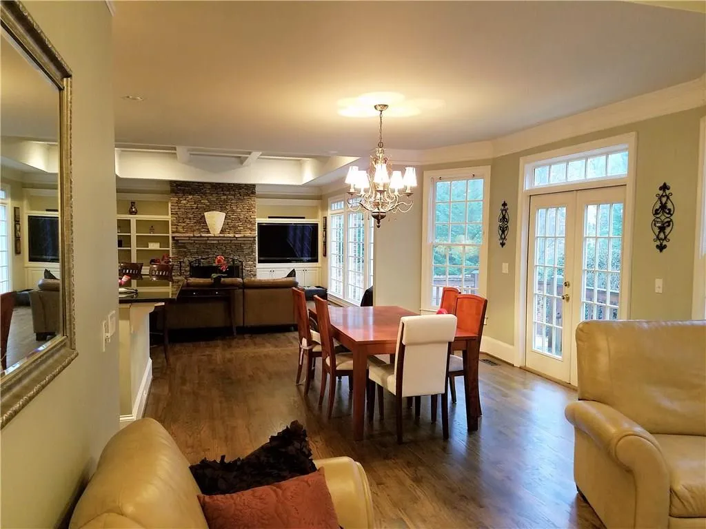 654 Windsor Parkway, Atlanta, Georgia 30342, 6 Bedrooms Bedrooms, ,5 BathroomsBathrooms,Residential,Sold,654 Windsor Parkway,5901360