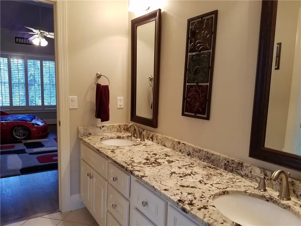 654 Windsor Parkway, Atlanta, Georgia 30342, 6 Bedrooms Bedrooms, ,5 BathroomsBathrooms,Residential,Sold,654 Windsor Parkway,5901360