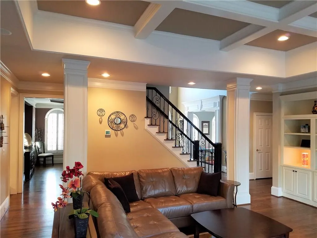 654 Windsor Parkway, Atlanta, Georgia 30342, 6 Bedrooms Bedrooms, ,5 BathroomsBathrooms,Residential,Sold,654 Windsor Parkway,5901360