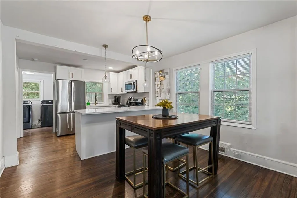 1472 North Avenue Northwest Avenue Nw, Atlanta, Georgia 30318, 3 Bedrooms Bedrooms, ,2 BathroomsBathrooms,Residential,For Sale,1472 North Avenue Northwest Avenue Nw,7623678