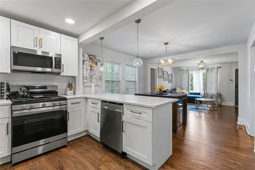 1472 North Avenue Northwest Avenue Nw, Atlanta, Georgia 30318, 3 Bedrooms Bedrooms, ,2 BathroomsBathrooms,Residential,For Sale,1472 North Avenue Northwest Avenue Nw,7623678