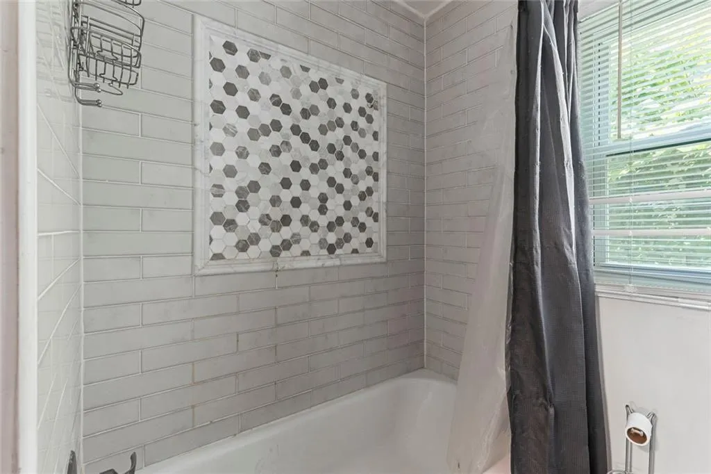 1472 North Avenue Northwest Avenue Nw, Atlanta, Georgia 30318, 3 Bedrooms Bedrooms, ,2 BathroomsBathrooms,Residential,For Sale,1472 North Avenue Northwest Avenue Nw,7623678