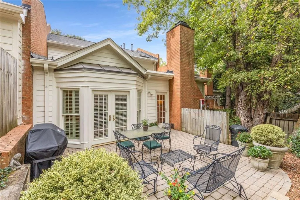 3075 Howell Mill Road Nw Unit 6, Atlanta, Georgia 30327, 3 Bedrooms Bedrooms, ,2 BathroomsBathrooms,Residential,For Sale,3075 Howell Mill Road Nw Unit 6,7664031