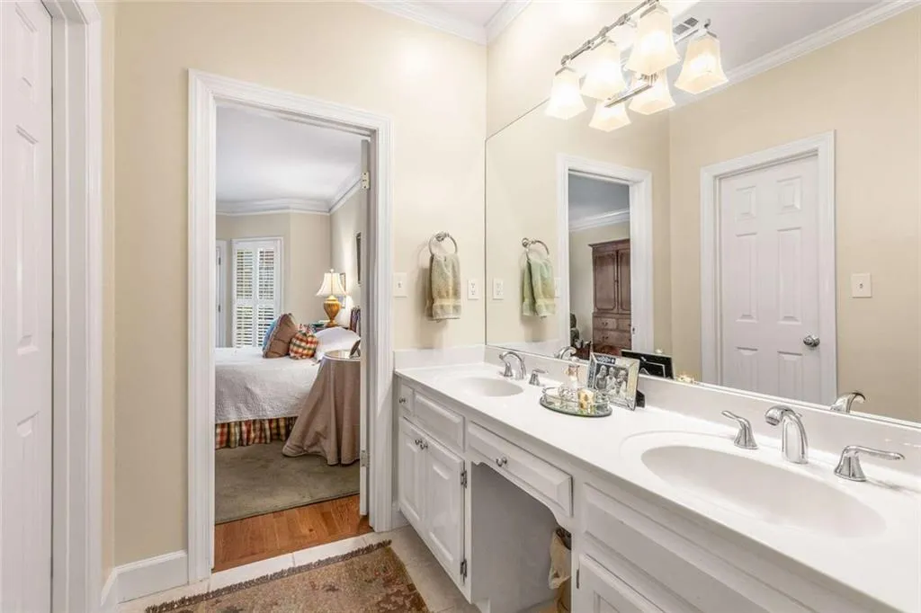 3075 Howell Mill Road Nw Unit 6, Atlanta, Georgia 30327, 3 Bedrooms Bedrooms, ,2 BathroomsBathrooms,Residential,For Sale,3075 Howell Mill Road Nw Unit 6,7664031