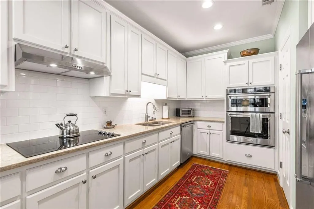 3075 Howell Mill Road Nw Unit 6, Atlanta, Georgia 30327, 3 Bedrooms Bedrooms, ,2 BathroomsBathrooms,Residential,For Sale,3075 Howell Mill Road Nw Unit 6,7664031