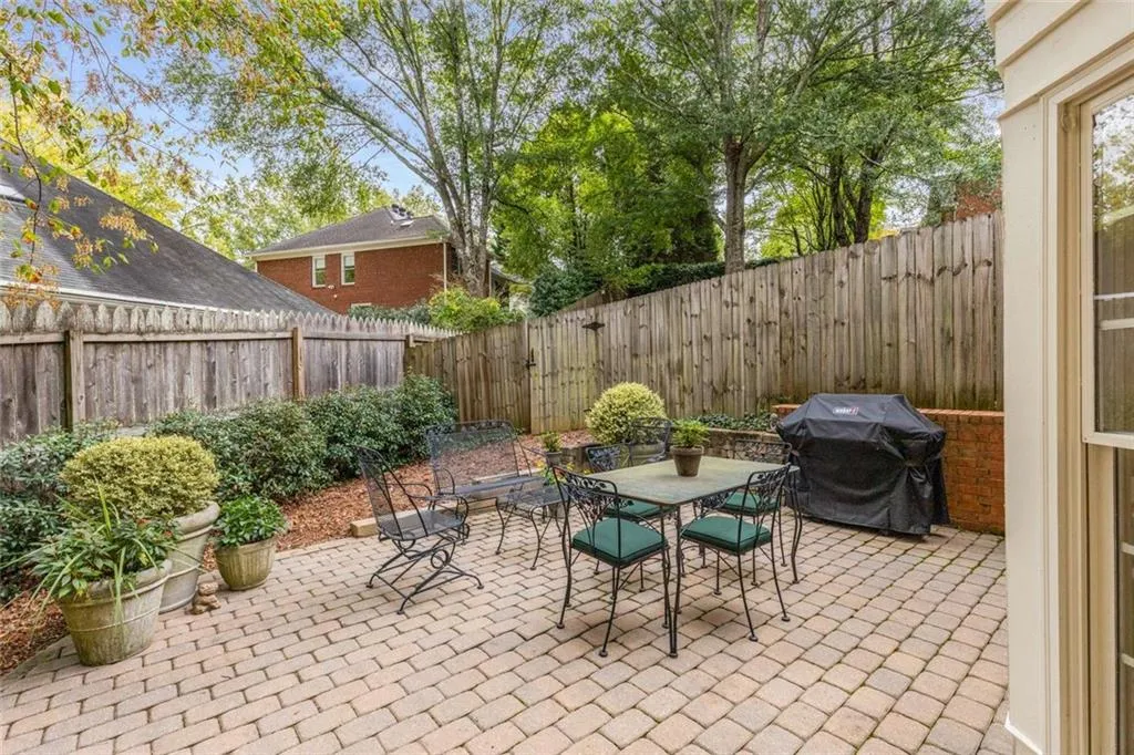 3075 Howell Mill Road Nw Unit 6, Atlanta, Georgia 30327, 3 Bedrooms Bedrooms, ,2 BathroomsBathrooms,Residential,For Sale,3075 Howell Mill Road Nw Unit 6,7664031