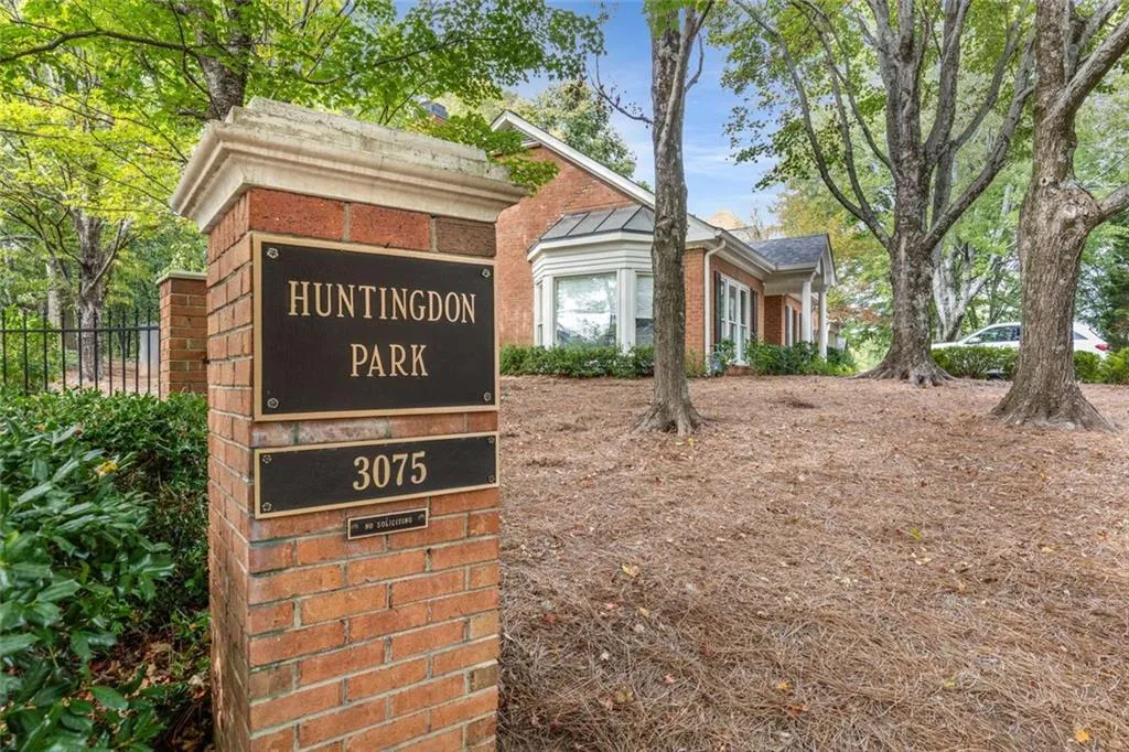 3075 Howell Mill Road Nw Unit 6, Atlanta, Georgia 30327, 3 Bedrooms Bedrooms, ,2 BathroomsBathrooms,Residential,For Sale,3075 Howell Mill Road Nw Unit 6,7664031