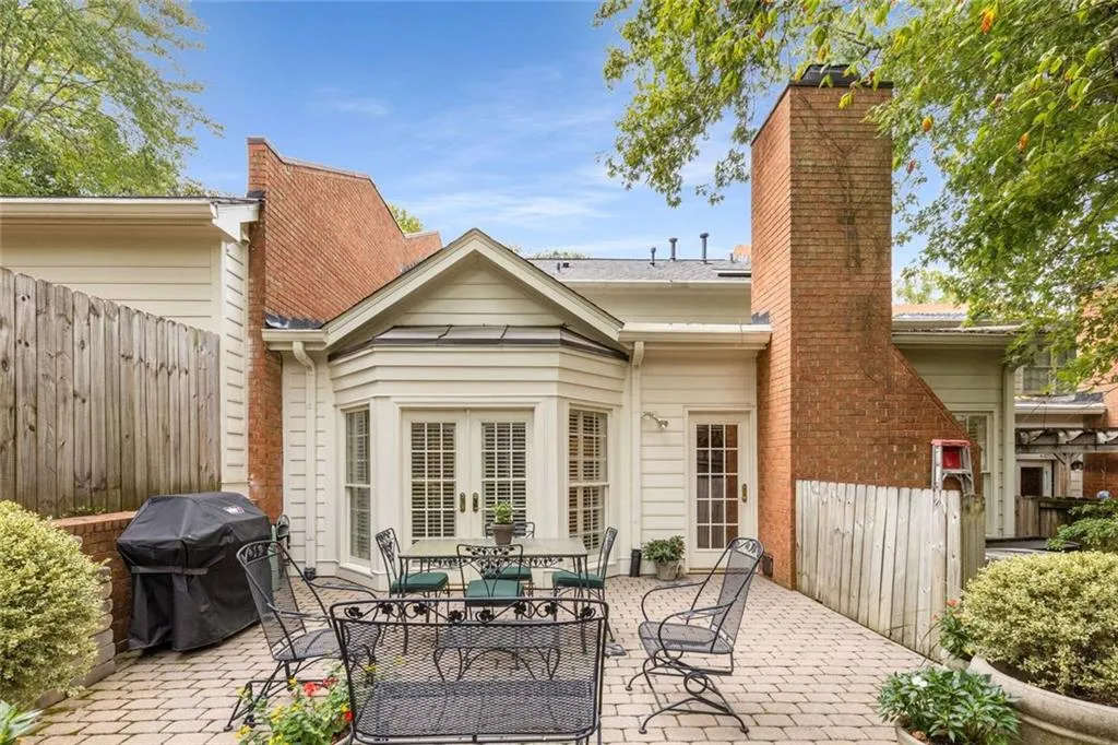 3075 Howell Mill Road Nw Unit 6, Atlanta, Georgia 30327, 3 Bedrooms Bedrooms, ,2 BathroomsBathrooms,Residential,For Sale,3075 Howell Mill Road Nw Unit 6,7664031